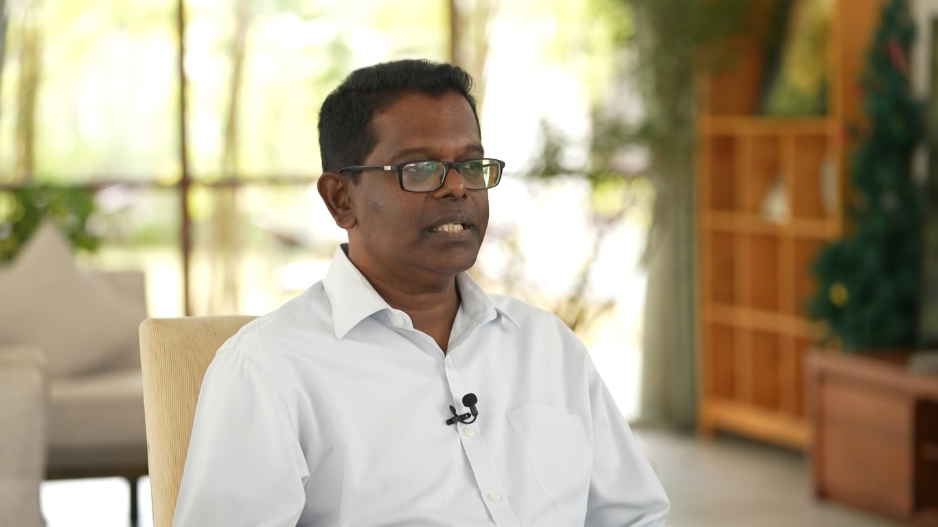 Sanjeewa telah bekerja sebagai insinyur senior di Port City Colombo selama tujuh tahun dan memainkan peran kunci dalam koordinasi antara kontraktor di seluruh dunia dan pemerintah Sri Lanka