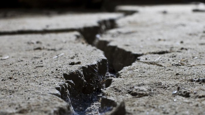 Menurut Survei Geologi AS Getaran gempa dirasakan di negara-negara tetangga seperti Bulgaria dan Serbia