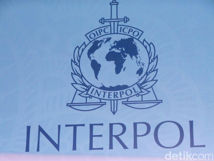 Pihak Kepolisian Negara Singapura menyatakan surat perintah penangkapan untuk Poh telah diterbitkan sejak November 2022 ketika dia tidak hadir di pengadilan untuk memulai masa hukumannya